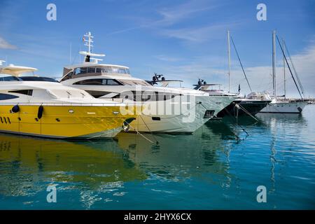 Puerto Banus marina with luxury yachts, Marbella, Spain Stock Photo - Alamy