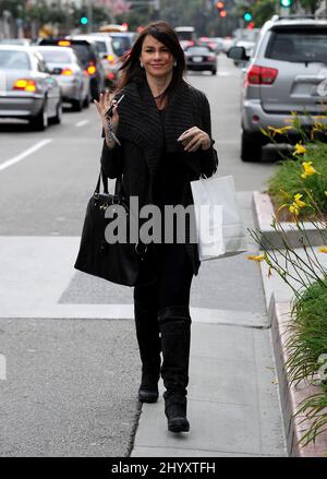 Sofia Vergara out and about in Beverly Hills dressed casually in jeans Los  Angeles, California - 11.10.11 Stock Photo - Alamy