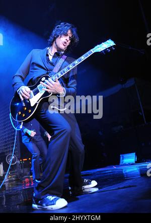 Dean Deleo from Stone Temple Pilots in concert at the Raleigh Boutique Amphitheatre, North Carolina Stock Photo