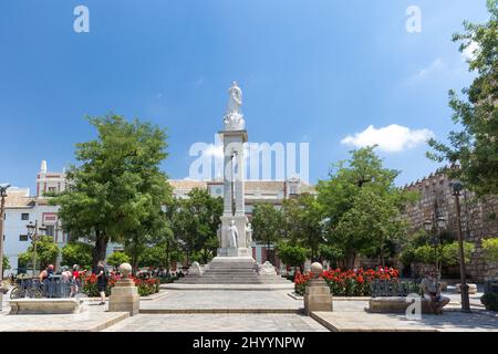 'Monumento a la Inmaculada' was inaugurated in 1918, is located in the small Plaza de Triumph with the Cathedral of Seville on one side Stock Photo