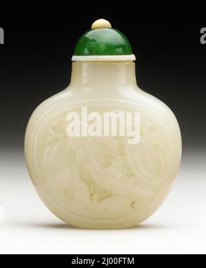 Snuff Bottle (Biyanhu) with Melon Reserves. China, middle Qing dynasty, about 1700-1800. Tools and Equipment; bottles. Abraded jade Stock Photo