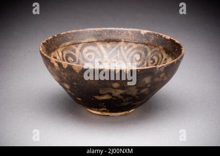 Tea Bowl (Chawan) with Sword-Pommel Pattern. China, Jiangxi Province, Ji'an County, Southern Song dynasty, 1127-1279. Furnishings; Serviceware. Jizhou ware, wheel-thrown stoneware with dark brown glaze Stock Photo