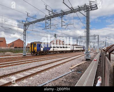 Northern Rail class 156 diesel sprinter train 156454 arriving at the electrified  Blackpool North station Stock Photo