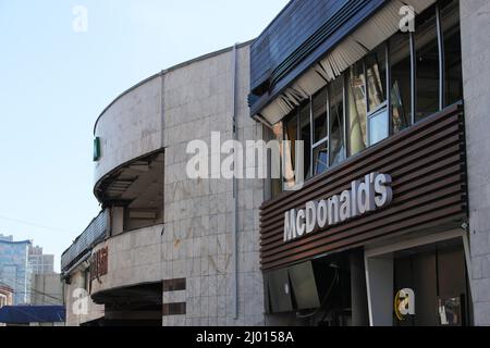 Non Exclusive: KYIV, UKRAINE - MARCH 15, 2022 - Aftermath of shelling by the Russian troops, Kyiv, capital of Ukraine Stock Photo