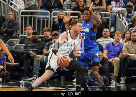 Brooklyn Nets forward Blake Griffin (2) defends against New Orleans ...