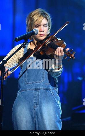 Allison Krause at the Kodak Theater in Hollywood for the Lifetime TV show, Women Rock! Girls and Guitars. 2003  Credit: Ron Wolfson / Rock Negatives / MediaPunch Stock Photo