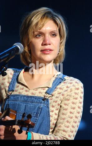 Allison Krause at the Kodak Theater in Hollywood for the Lifetime TV show, Women Rock! Girls and Guitars. 2003  Credit: Ron Wolfson / Rock Negatives / MediaPunch Stock Photo