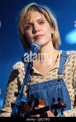 Allison Krause at the Kodak Theater in Hollywood for the Lifetime TV show, Women Rock! Girls and Guitars. 2003  Credit: Ron Wolfson / Rock Negatives / MediaPunch Stock Photo