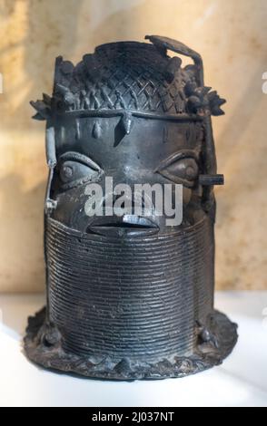 Benin Bronze UK; Commemorative head of a king or Oba, one of the stolen Benin Bronzes; Museum of Archaeology and Anthropology Cambridge UK Stock Photo