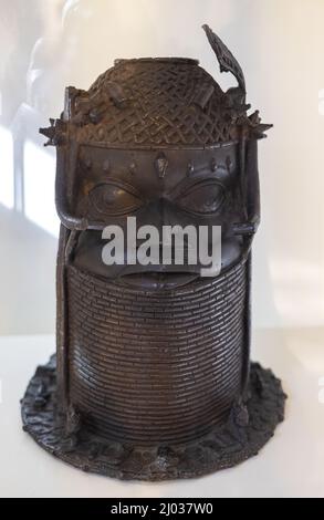 Benin Bronze UK; Commemorative head of a Queen Mother or Iyoba, one of the stolen Benin Bronzes; Museum of Archaeology and Anthropology Cambridge UK Stock Photo