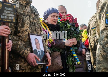 Lviv, Ukraine. 15th Mar, 2021. Family members, friends, and comrades pay their respects to four Ukrainian soldiers killed in a Russian airstrike on a military base near the Polish border. Mourners gathered in Lychakivske cemetery in Lviv, for the burial of four Ukrainian soldiers; Oleh Yaschyshyn, Sergiy Melnyk, Rostyslav Romanchuk, and Kyrylo Vyshyvany who were killed by a Russian airstrike on the International Center for Peacekeeping and Security, a military base in Yavoriv near the Polish border earlier in the week. (Credit Image: © Matthew Hatcher/SOPA Images via ZUMA Press Wire) Stock Photo