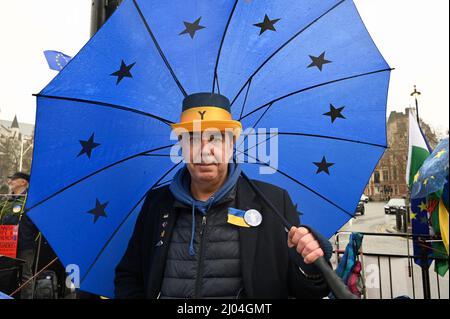 London, UK. Steve Bray. SODEM activists protested against the governments policies in regard to Russia and in support of Ukraine. Parliament Square, London. UK Credit: michael melia/Alamy Live News Stock Photo