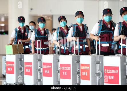 Hong Kong, China. 16th Mar, 2022. Chinese mainland medical staff arrive in Hong Kong, south China, March 16, 2022. Another batch of the Chinese mainland medical staff on Wednesday arrived in Hong Kong to support the local fight against the COVID-19 epidemic. The team consists of 300 members, including doctors, nurses, radiographers and administrative staff from 22 public hospitals in the neighboring Guangdong Province. Credit: Li Gang/Xinhua/Alamy Live News Stock Photo