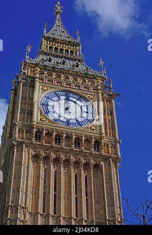 Big Ben Westminster, London, 2022. The Elizabeth Tower -  Big Ben has undergone a huge restoration.  It has now been unveiled and currently only one o Stock Photo