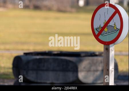 No grilling sign. Warning sign of barbecue in public place in the day. Stock Photo
