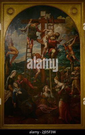 Pieter Coecke van Aelst (1502-1550). Flemish painter. Triptych of the Descent from the Cross. Central panel: Descent from the Cross, c. 1540-1545. Oil on oak panel. From the Convento dos Remédios, Lisbon. National Museum of Ancient Art. Lisbon, Portugal. Stock Photo