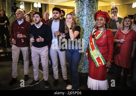 AMSTERDAM - Partijleden van PvdA volgen de uitslagen van de gemeenteraadsverkiezingen in de Kompaszaal. ANP RAMON VAN FLYMEN Stock Photo