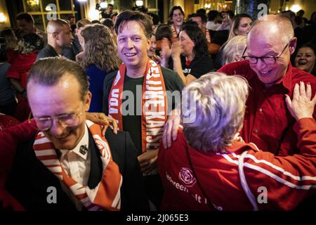 AMSTERDAM - Partijleden van PvdA volgen de uitslagen van de gemeenteraadsverkiezingen in de Kompaszaal. ANP RAMON VAN FLYMEN Stock Photo