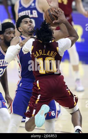 Philadelphia 76ers' Tobias Harris (12) goes up for a shot against ...