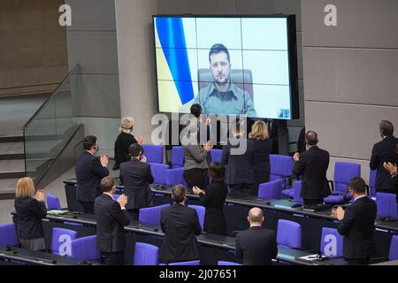 Berlin, Germany. 17th Mar, 2022. Volodymyr Selenskyj speaks in the Bundestag. Credit: Michael Kappeler/dpa/Alamy Live News Stock Photo