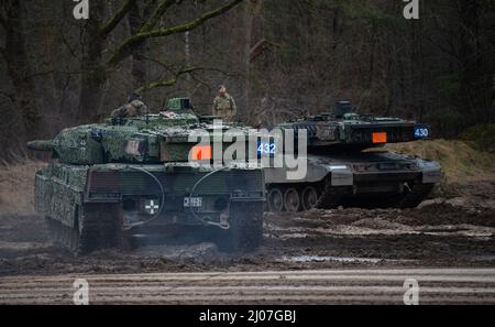 Munster, Germany. 16th Mar, 2022. Soldiers of the German Army from ...