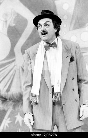Peter Bowles (Archie Rice) in THE ENTERTAINER by John Osborne at the ...
