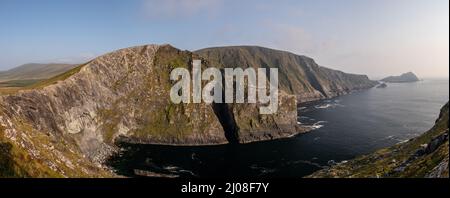 The Kerry Cliffs on the Atlantic coast of County Kerry, Ireland Stock Photo