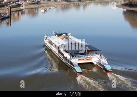 A Uber Boat Thames clipper arriving at Putney Pier, Putney, southwest London, England, UK Stock Photo