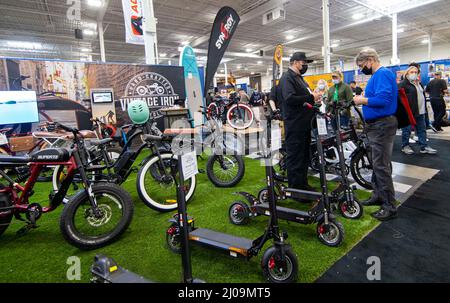Mississauga, Canada. 17th Mar, 2022. People visit the 2022 Toronto Sportsmen's Show in Mississauga, the Greater Toronto Area, Canada, on March 17, 2022. As the biggest event for outdoor enthusiasts in Ontario, the 2022 Toronto Sportsmen's Show is held here from March 17 to 20. Credit: Zou Zheng/Xinhua/Alamy Live News Stock Photo