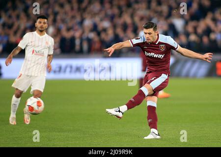 London, UK. 17th Mar, 2022. Aaron Cresswell of West Ham United takes a shot at goal. UEFA Europa league match, round of 16, 2nd leg, West Ham Utd v Sevilla at the London Stadium, Queen Elizabeth Olympic Park in London on Thursday 17th March 2022. this image may only be used for Editorial purposes. Editorial use only, license required for commercial use. No use in betting, games or a single club/league/player publications. pic by Steffan Bowen/Andrew Orchard sports photography/Alamy Live news Credit: Andrew Orchard sports photography/Alamy Live News Stock Photo