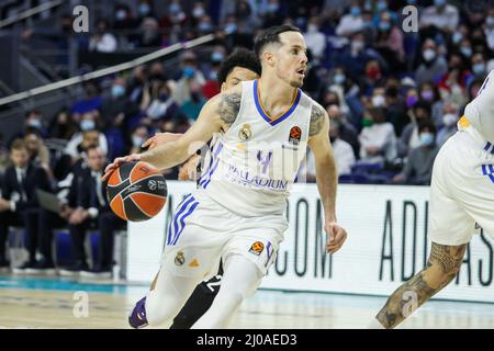 Madrid, Spain. 17th Mar, 2022. Thomas Heurtel of Real Madrid during the Turkish Airlines Euroleague basketball match between Real Madrid and Asvel Lyon-Villeurbanne on march 17, 2022 at Wizink Center in Madrid, Spain Credit: Independent Photo Agency/Alamy Live Newss Stock Photo