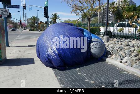 Los Angeles, California, USA 17th March 2022 Homeless Camp/tents on sidewalk on March 17, 2022 in Los Angeles, California, USA. Photo by Barry King/Alamy Stock Photo Stock Photo