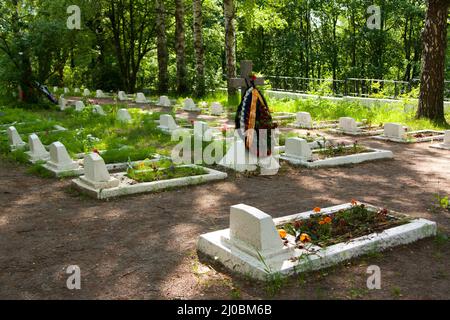 VSEVOLOZHSK, LENINGRAD REGION, RUSSIA Graves of soldiers and officers of Red Army, who died during siege of Leningrad (1942-1943 Stock Photo