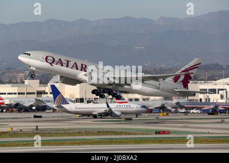 Qatar Airways Boeing 777-200 Aircraft Los Angeles Airport Stock Photo