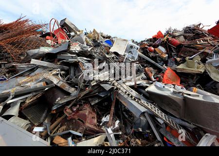 Schrottplatz, Altmetall zum Recycling, Alteisen, Metallschrott  /  Scrap yard, scrap metal for recycling, scrap iron, scrap metal Stock Photo