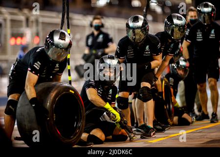 Sakhir, Bahrain. 18th Mar, 2022. Mercedes-AMG Petronas F1 Team, F1 Grand Prix of Bahrain at Bahrain International Circuit on March 18, 2022 in Sakhir, Bahrain. (Photo by HIGH TWO) Credit: dpa/Ģ����ý Live News Stock Photo