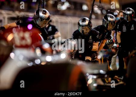 Sakhir, Bahrain. 18th Mar, 2022. Mercedes-AMG Petronas F1 Team, F1 Grand Prix of Bahrain at Bahrain International Circuit on March 18, 2022 in Sakhir, Bahrain. (Photo by HIGH TWO) Credit: dpa/Ģ����ý Live News Stock Photo