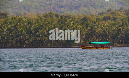 Malvan, INDIA - December 23, 2021 : Unidentified tourists enjoying boat ride in  Devbagh beach, Sindhudurga, a place listed in 30 favorite tourist des Stock Photo