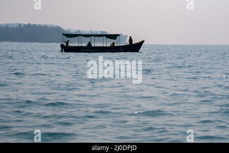 Malvan, INDIA - December 23, 2021 : Unidentified tourists enjoying boat ride in  Devbagh beach, Sindhudurga, a place listed in 30 favorite tourist des Stock Photo