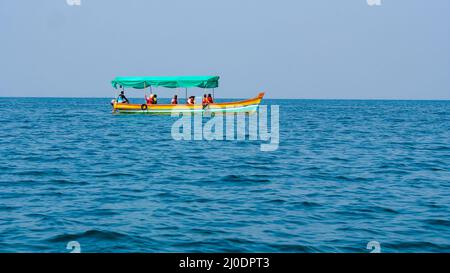 Malvan, INDIA - December 23, 2021 : Unidentified tourists enjoying boat ride in  Devbagh beach, Sindhudurga, a place listed in 30 favorite tourist des Stock Photo