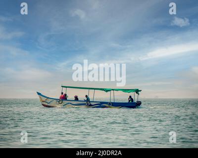 Malvan, INDIA - December 23, 2021 : Unidentified tourists enjoying boat ride in  Devbagh beach, Sindhudurga, a place listed in 30 favorite tourist des Stock Photo