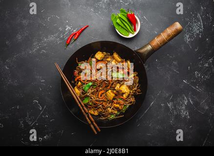 Stir fry noodles with chicken and vegetables Stock Photo