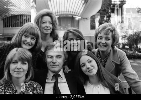 The film version of Henry VIII is set to be made, starring Keith Mitchell. he is pictured with his six wives: Jane Asher (Jane Seymour), Charlotte Rampling (Anne Boleyn), Frances Cuka (Catherine of Aragon), Lynne Frederick (Catherine Howard), Barbara Leigh-Hunt (Catherine Parr) and Jenny Bos (Anne of Cleeves). 5th October 1971. Stock Photo