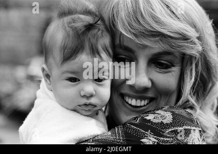 Esther Rantzen at home with her baby daughter Emily. 15th May 1978. Stock Photo