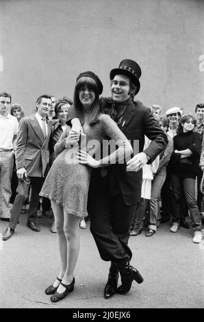 Wearing a top hat, Elton John, at a small studio in Ladbroke Grove to make a promotional film for his new single. Giving the film the feeling of the 1960's in the style of 'Ready Steady Go', Elton invited Cathy McGowan to take part. 5th October 1978. Stock Photo