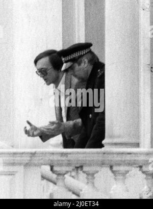 Final day of the Iranian Embassy Siege in London where six gunmen of the Iranian extremist group 'Democratic Revolutionary Movement for the Liberation of Arabistan' stormed the building, taking 26 hostages before the SAS retook the embassy and freed the hostages. Hostage policeman Trevor Lock appears on the Embassy balcony with BBC technician Sim Harris, another of the hostages. 5th May 1980. Stock Photo