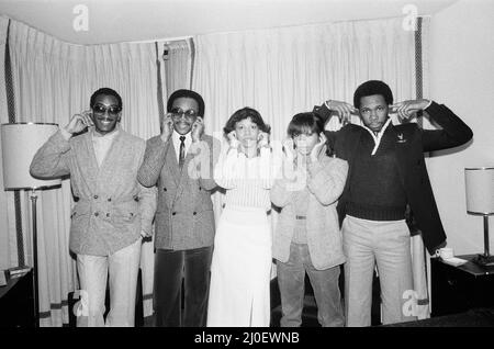 Chic, Music Group in the UK to promote their record Le Freak, currently at No7 in the charts. Pictured at their London Hotel, 18th January 1979. Left to Right, Tony Thompson, Bernard Edwards, Alfa Anderson, Luci Martin and Nile Rodgers. Stock Photo