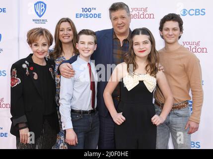 Zoe Perry, Montana Jordan, Annie Potts, Lance Barber, Reagan Rev ...