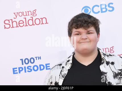 Los Angeles, USA. 18th Mar, 2022. Wyatt McClure arrives at the Premiere Of Warner Bros. 100th Episode Of YOUNG SHELDON held at the Warner Bros. Studios in Burbank, CA on Friday, ?March 18, 2022. (Photo By Sthanlee B. Mirador/Sipa USA) Credit: Sipa USA/Alamy Live News Stock Photo