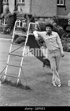 BBC DJ Tony Blackburn at his home in Cookham Dean, Berkshire, following the breakdown of his marriage. 20th August 1979. Stock Photo